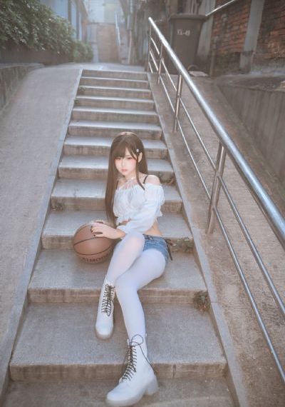 老师让我趴在讲台h_蓝光电影在线观看